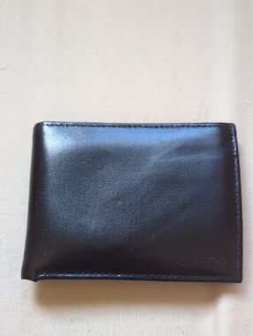 Calvin Klein Black Leather Men's Card & Key Wallet-in Gently Used Condition